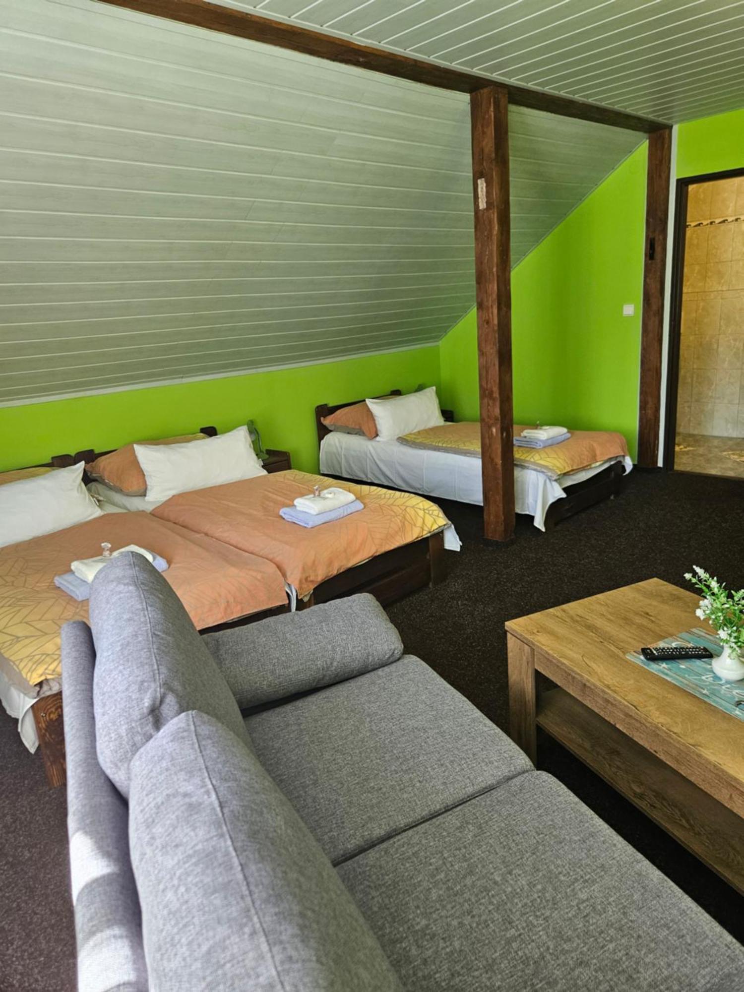 Guest House Pod Lesem Merklin Exterior photo